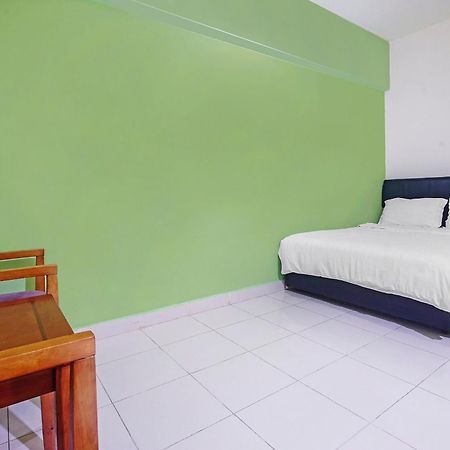 OYO 90516 Hotel Night Queen salak Tinggi Sepang Bagian luar foto