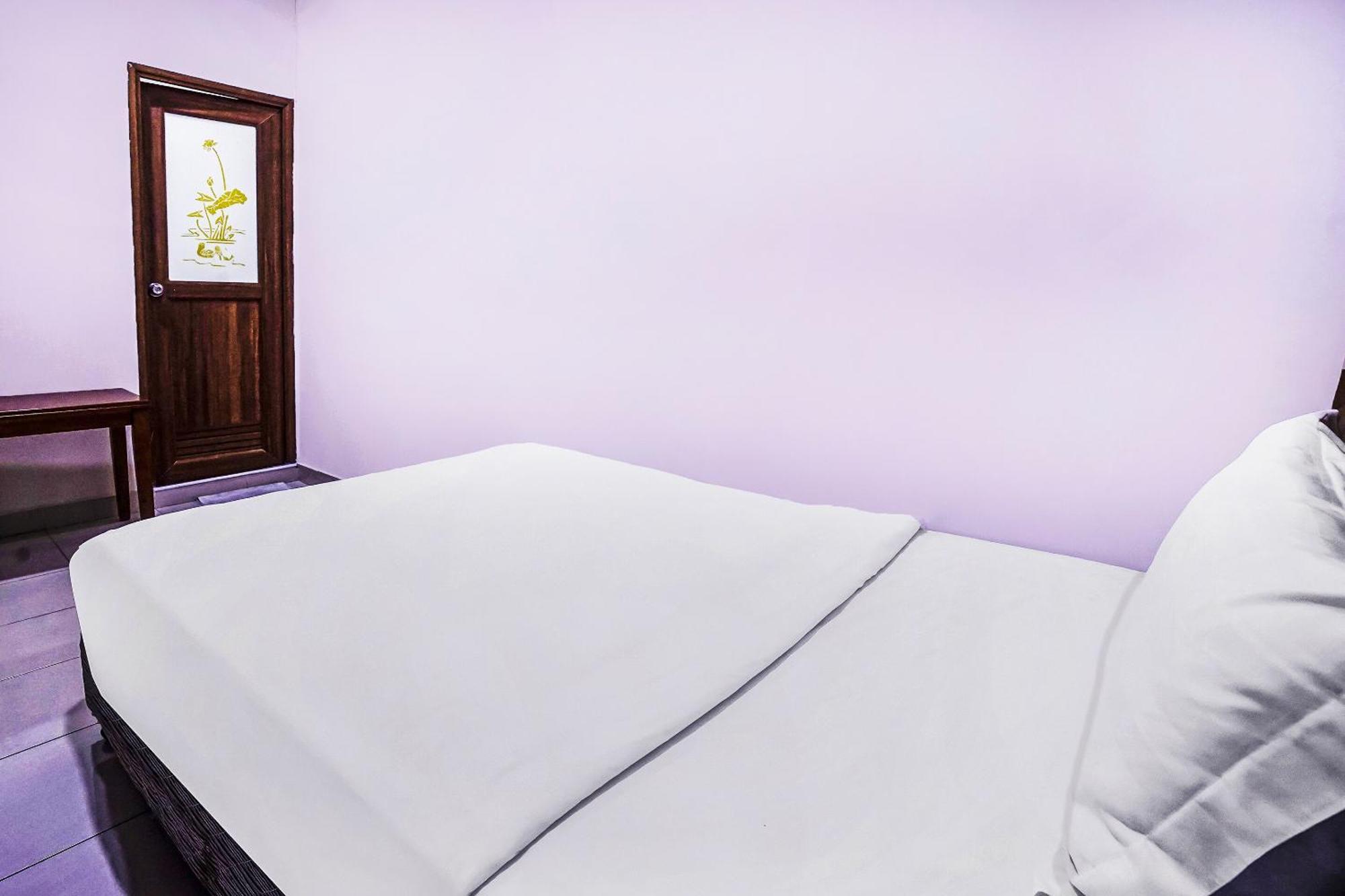 OYO 90516 Hotel Night Queen salak Tinggi Sepang Bagian luar foto