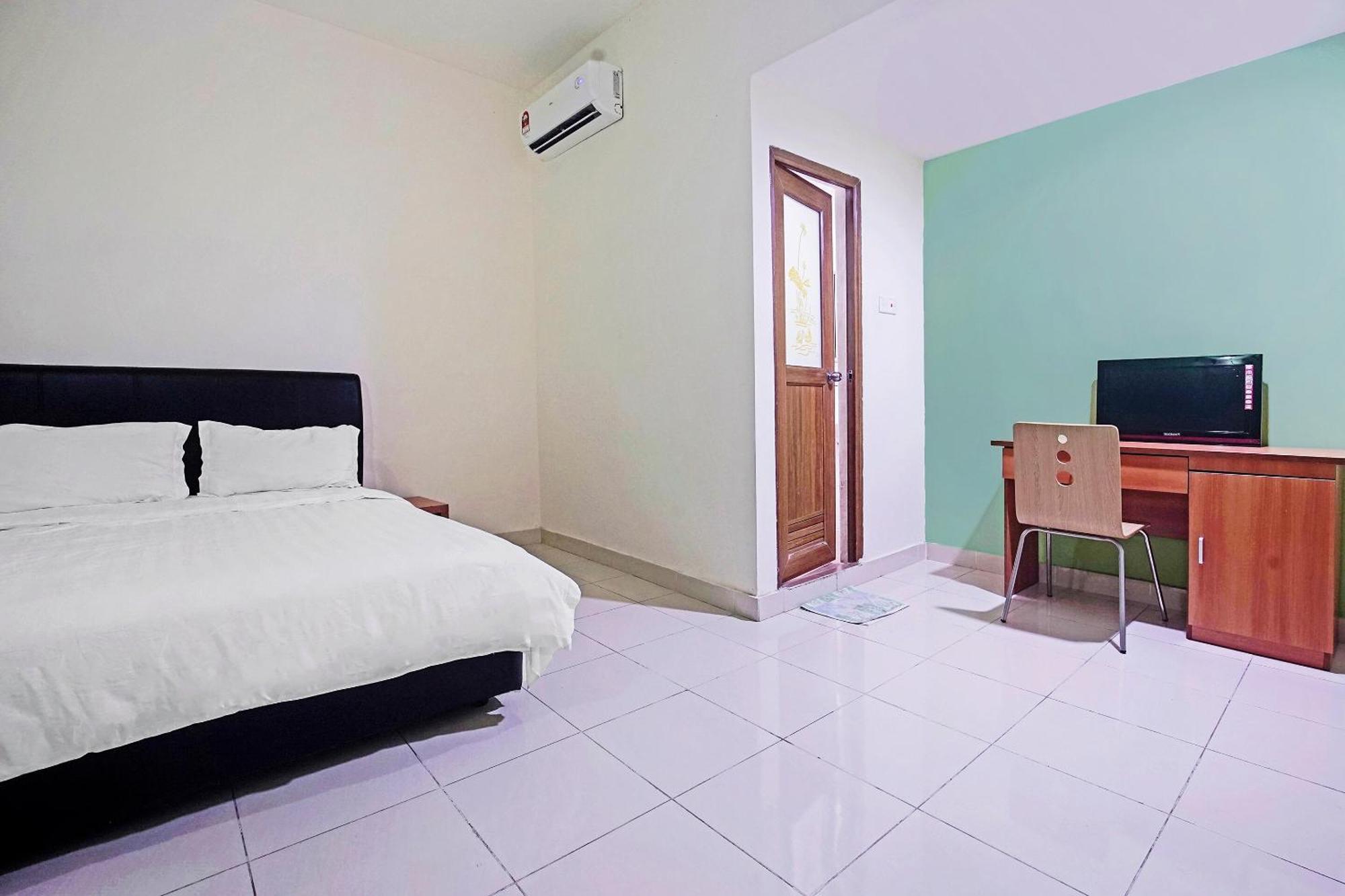 OYO 90516 Hotel Night Queen salak Tinggi Sepang Bagian luar foto