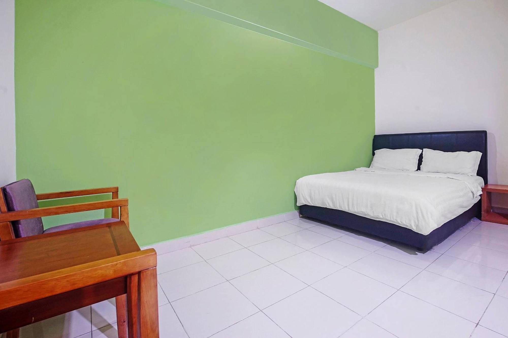 OYO 90516 Hotel Night Queen salak Tinggi Sepang Bagian luar foto