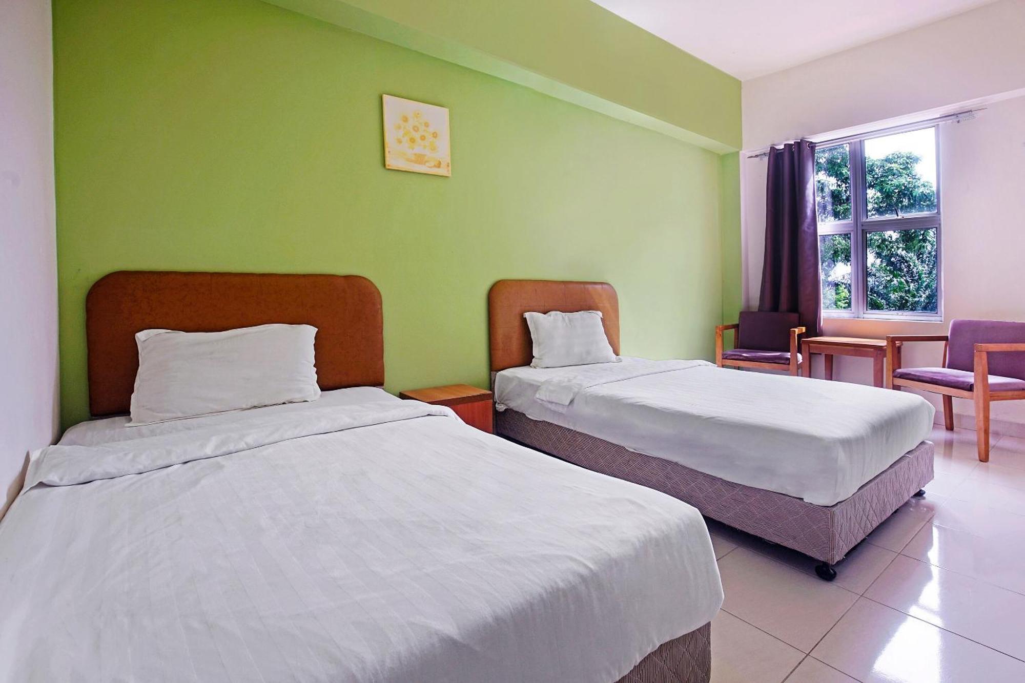 OYO 90516 Hotel Night Queen salak Tinggi Sepang Bagian luar foto