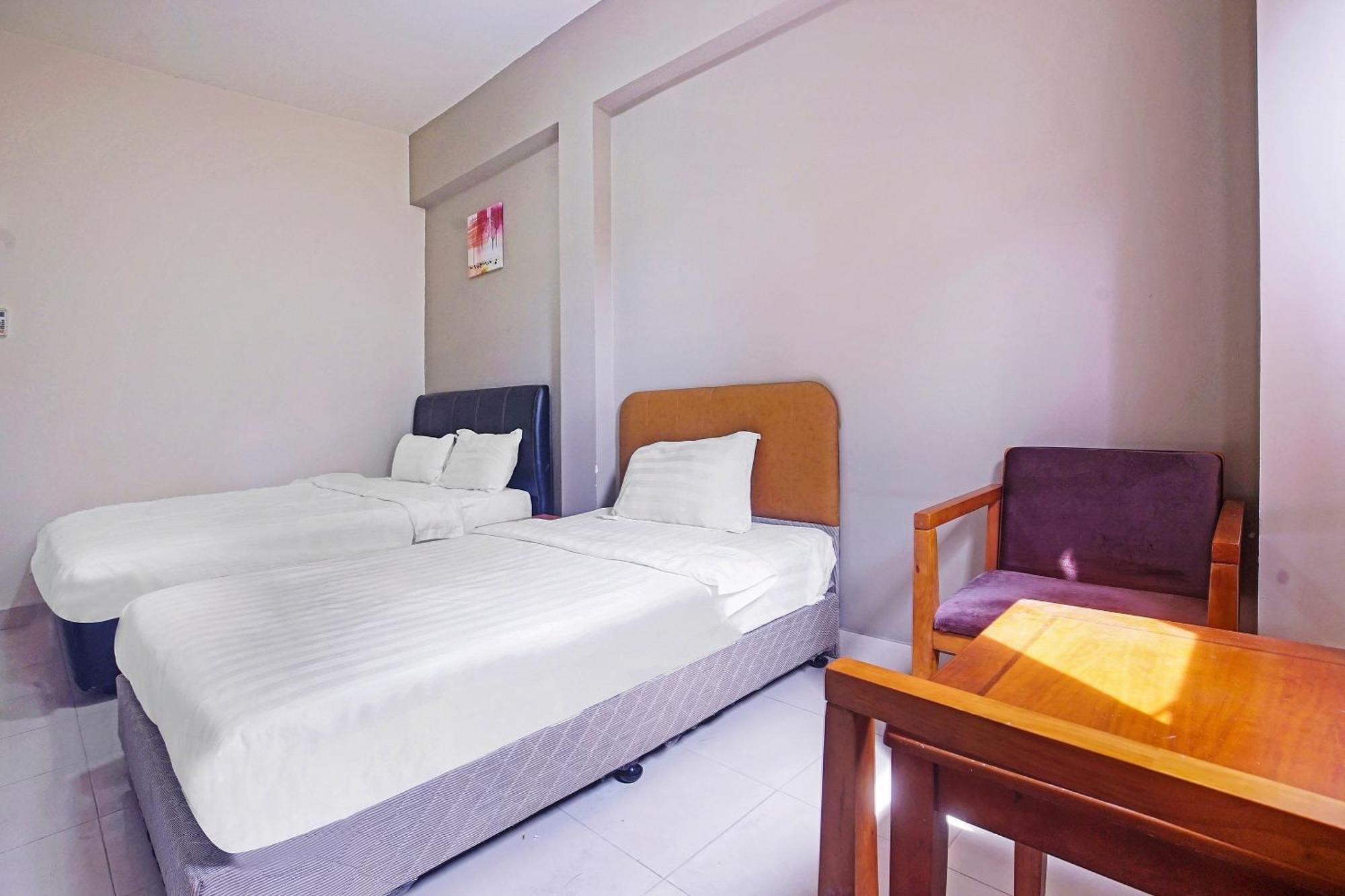 OYO 90516 Hotel Night Queen salak Tinggi Sepang Bagian luar foto