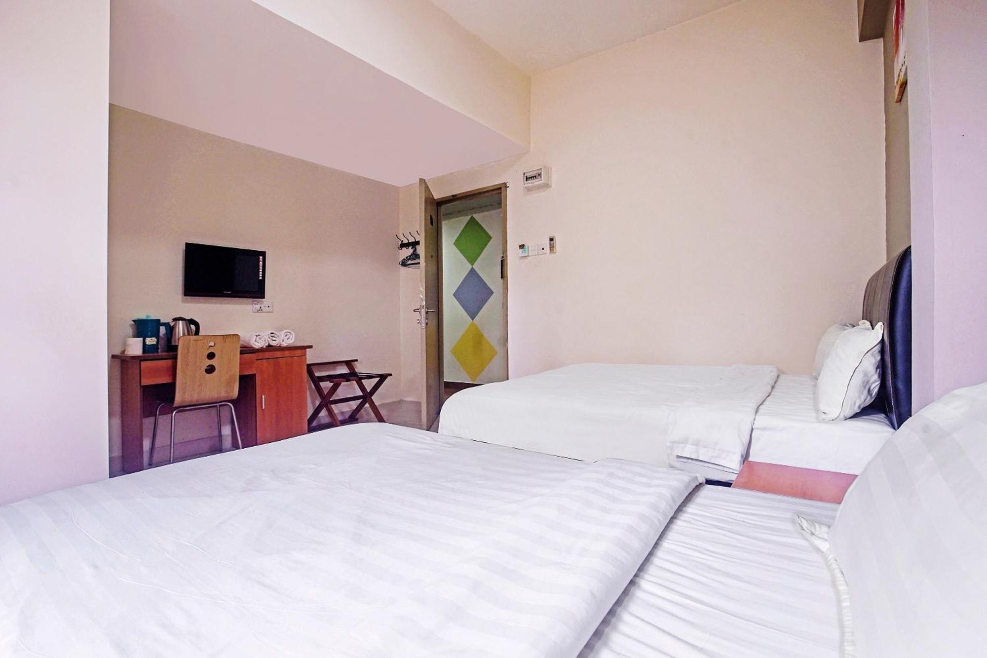 OYO 90516 Hotel Night Queen salak Tinggi Sepang Bagian luar foto