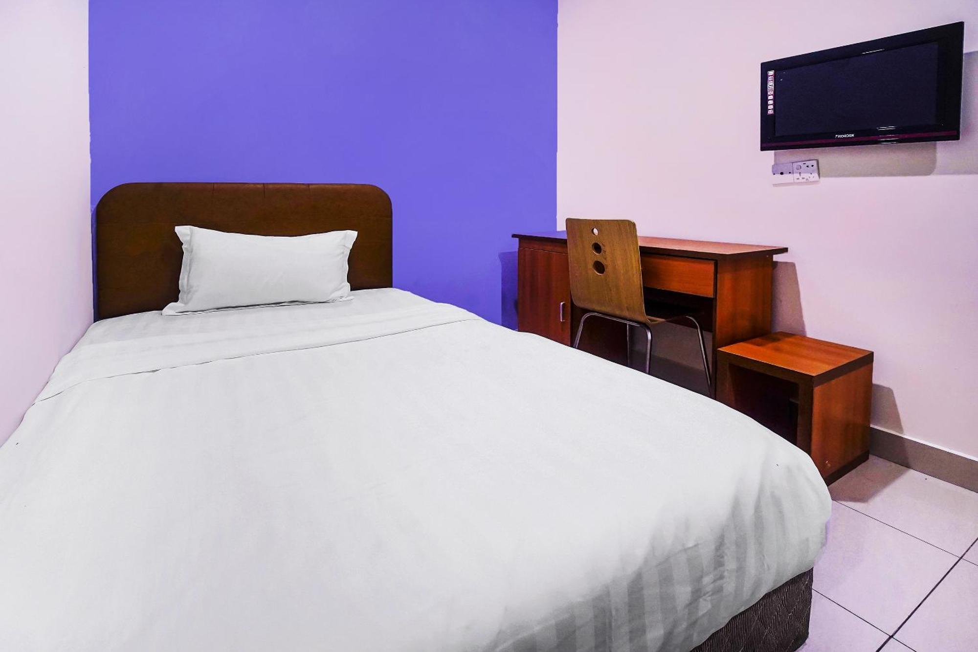 OYO 90516 Hotel Night Queen salak Tinggi Sepang Bagian luar foto