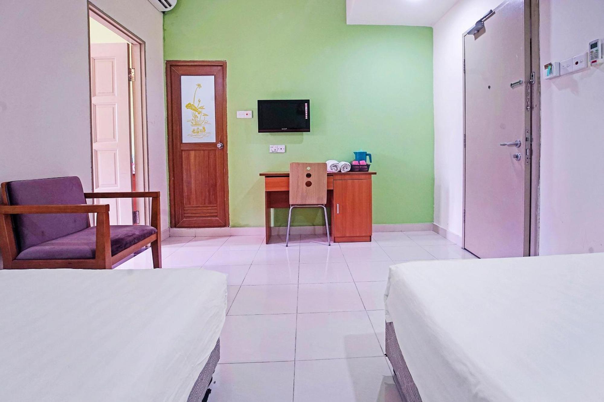 OYO 90516 Hotel Night Queen salak Tinggi Sepang Bagian luar foto