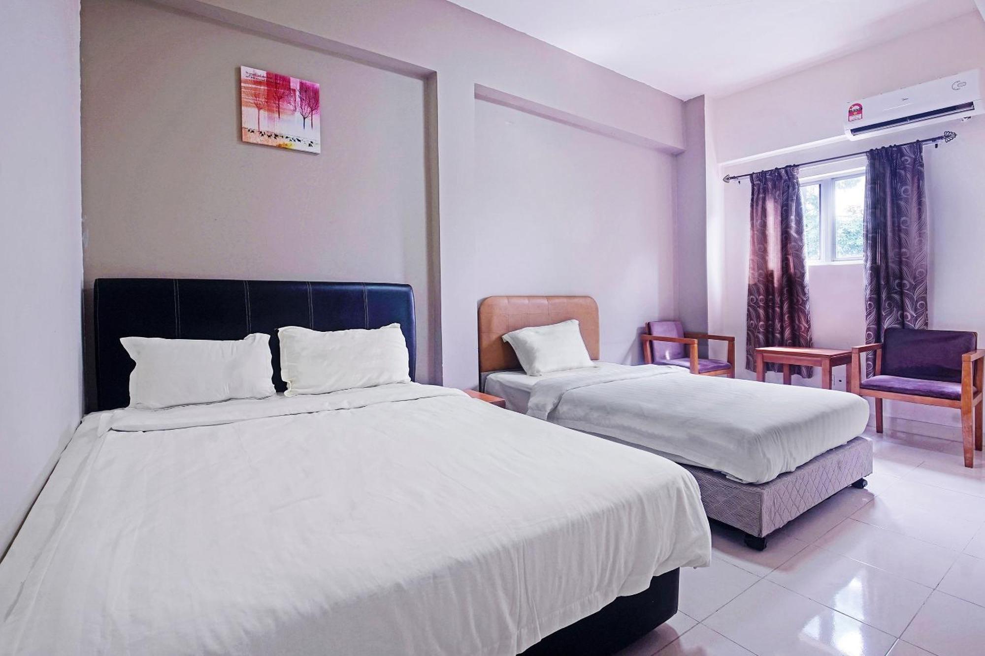 OYO 90516 Hotel Night Queen salak Tinggi Sepang Bagian luar foto