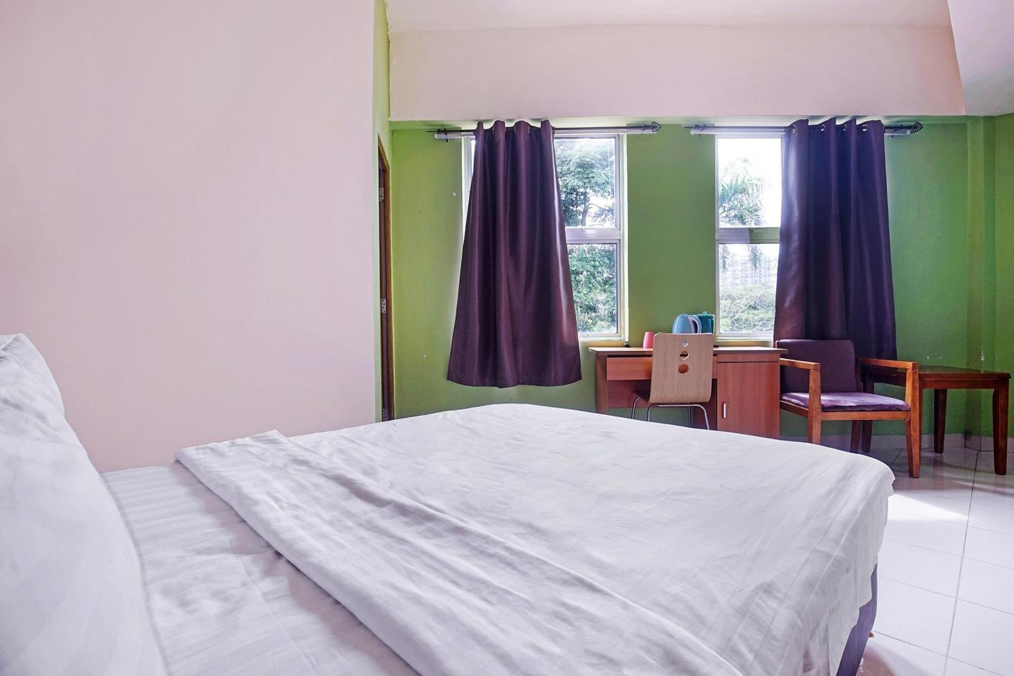 OYO 90516 Hotel Night Queen salak Tinggi Sepang Bagian luar foto