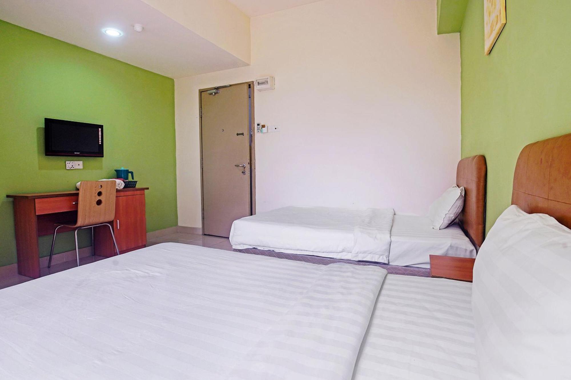 OYO 90516 Hotel Night Queen salak Tinggi Sepang Bagian luar foto