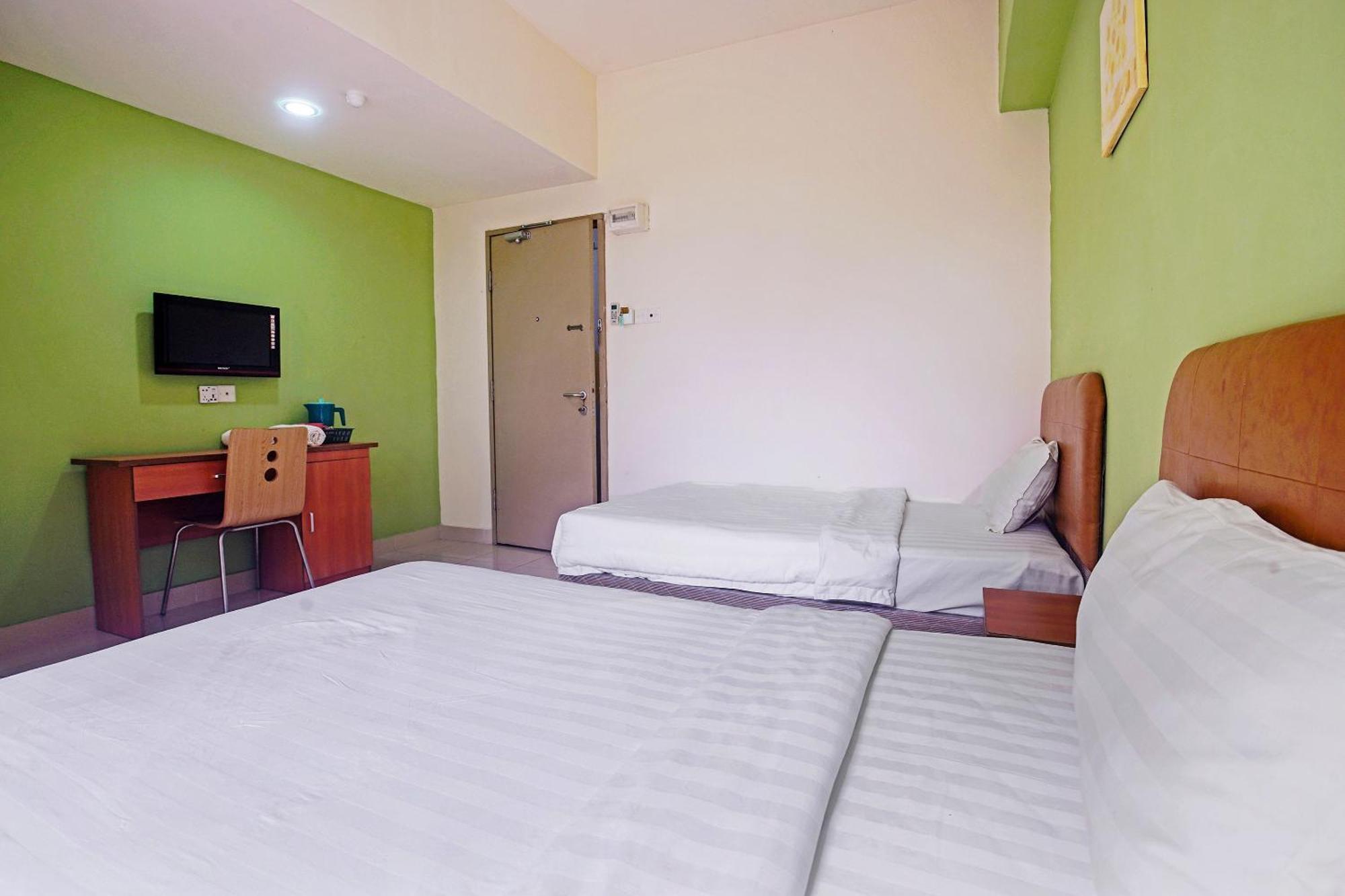 OYO 90516 Hotel Night Queen salak Tinggi Sepang Bagian luar foto