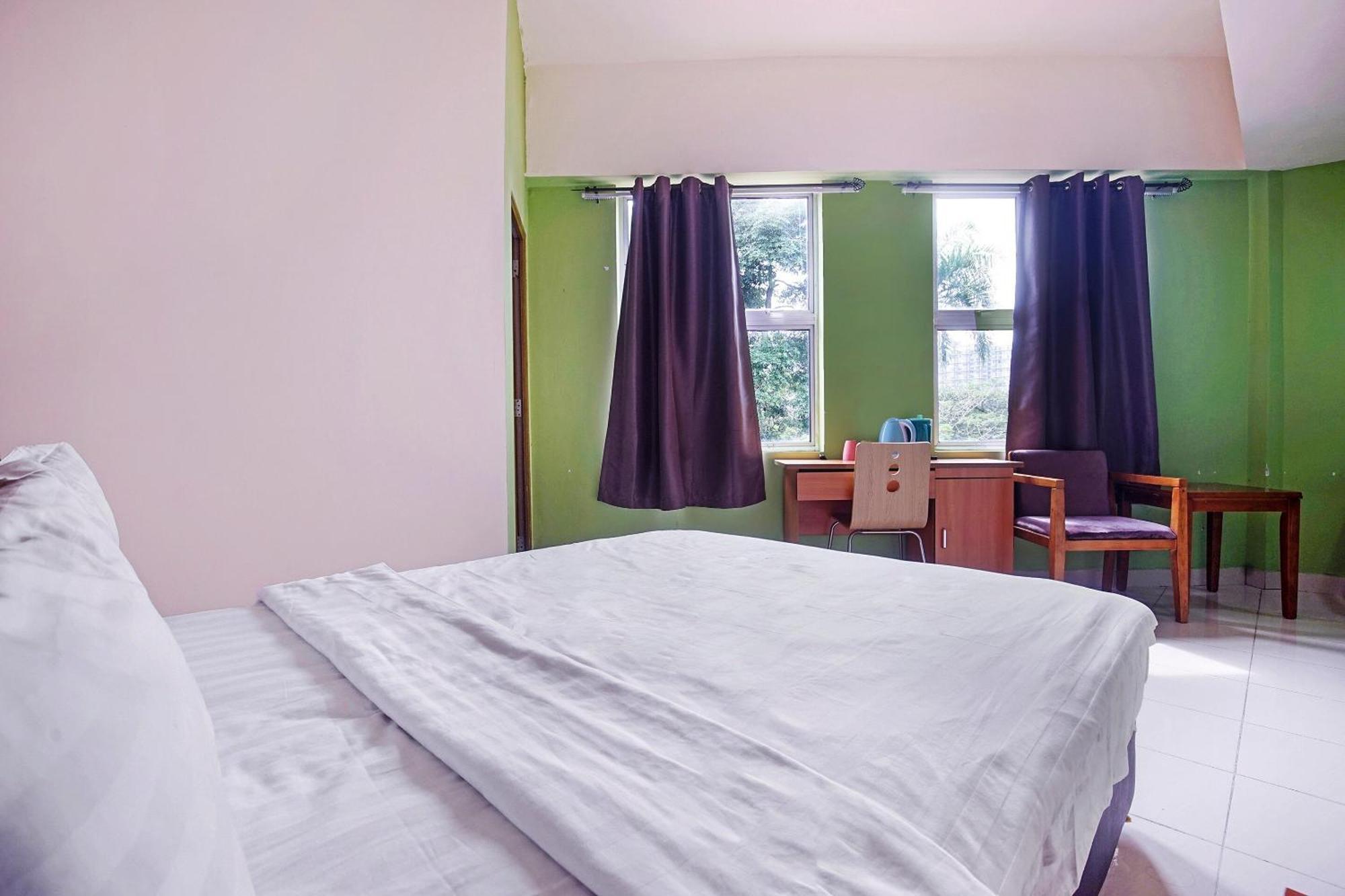 OYO 90516 Hotel Night Queen salak Tinggi Sepang Bagian luar foto