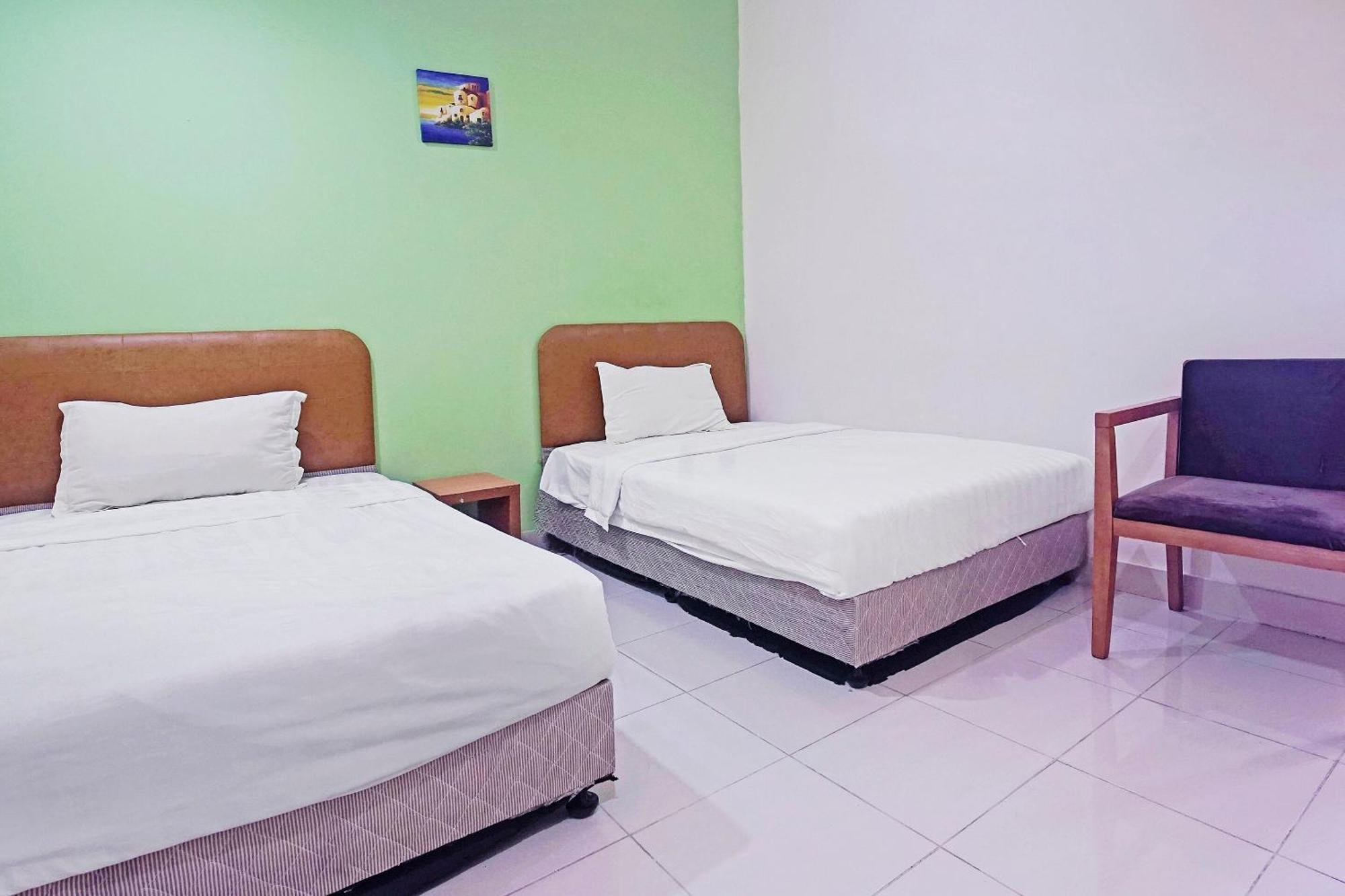 OYO 90516 Hotel Night Queen salak Tinggi Sepang Bagian luar foto