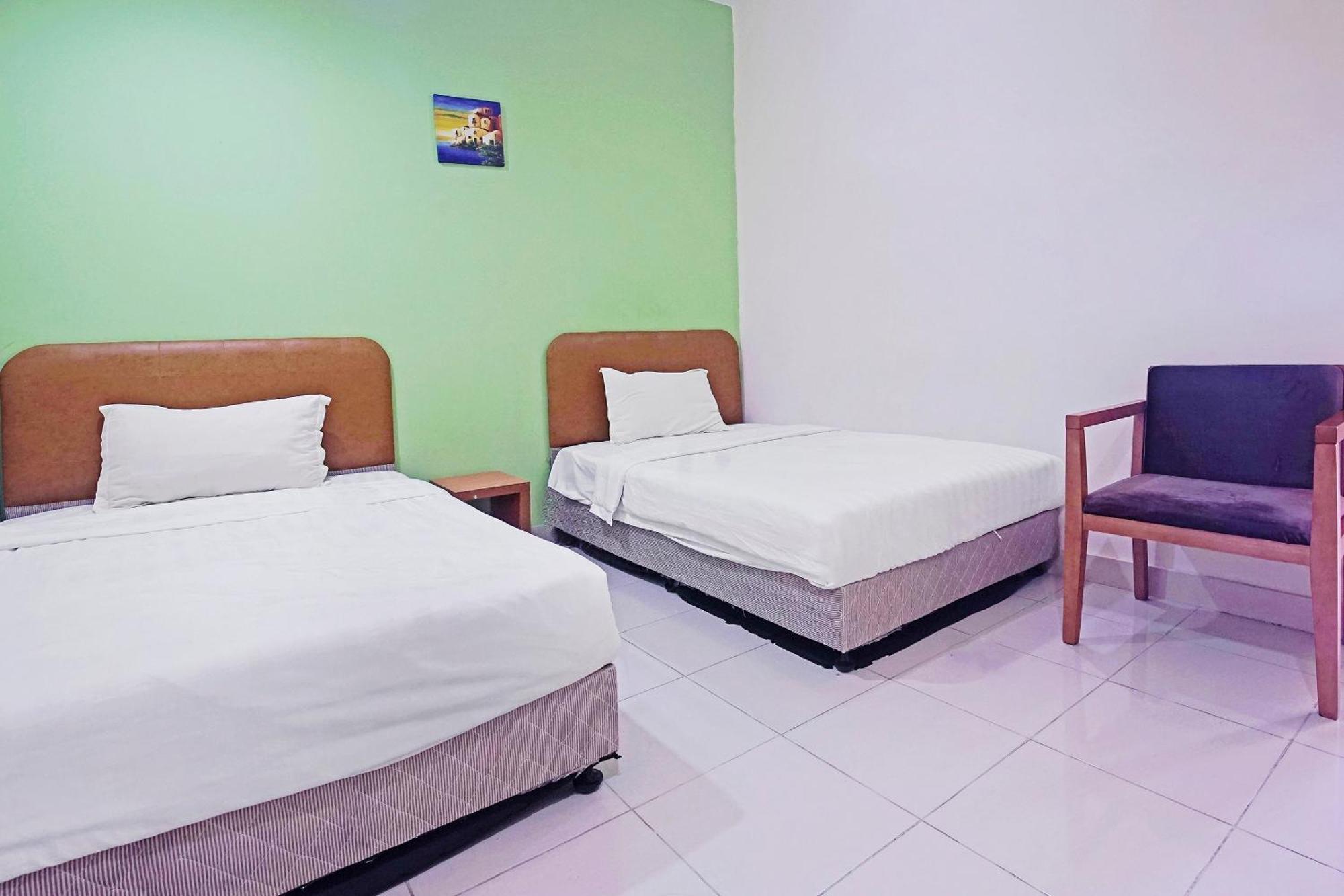 OYO 90516 Hotel Night Queen salak Tinggi Sepang Bagian luar foto