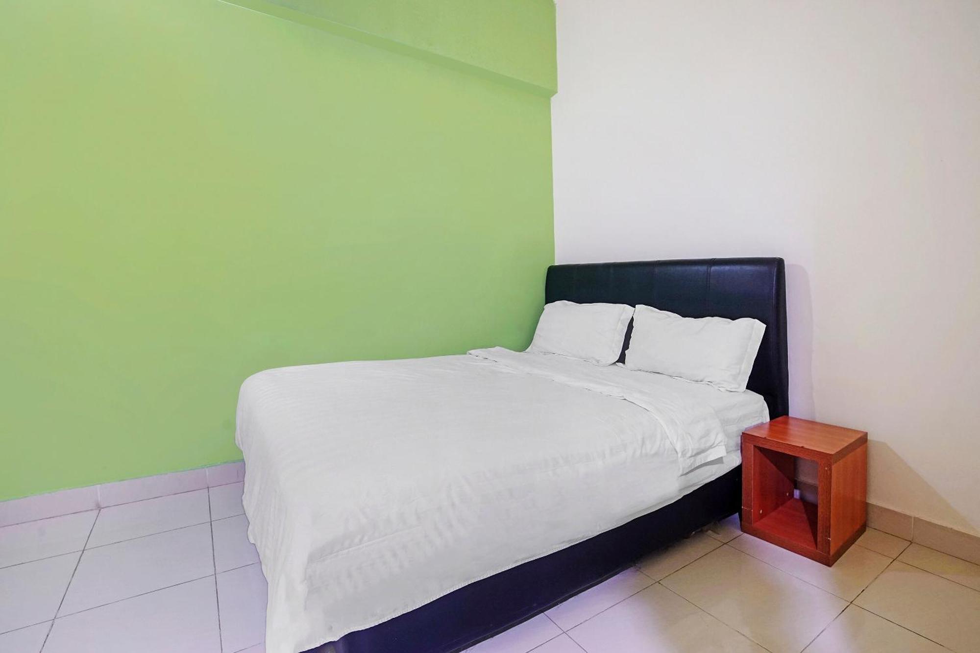 OYO 90516 Hotel Night Queen salak Tinggi Sepang Bagian luar foto