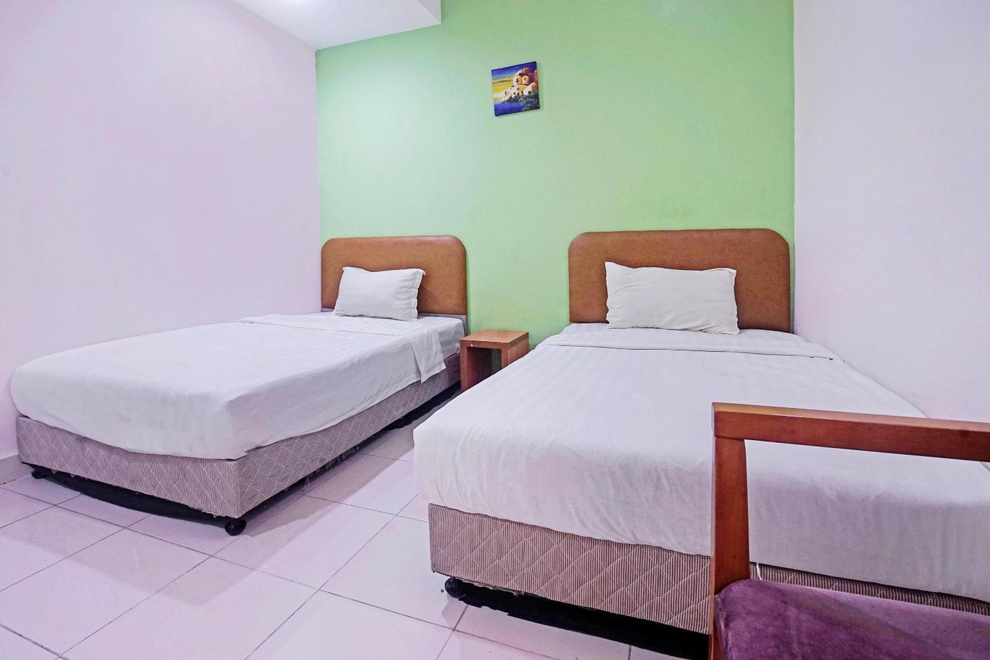 OYO 90516 Hotel Night Queen salak Tinggi Sepang Bagian luar foto