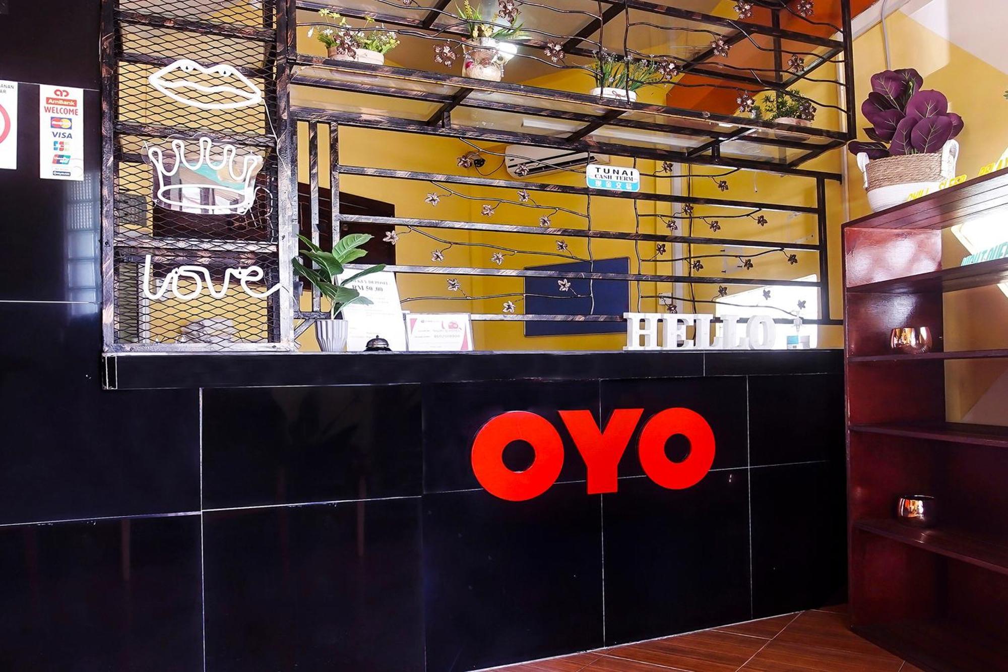 OYO 90516 Hotel Night Queen salak Tinggi Sepang Bagian luar foto